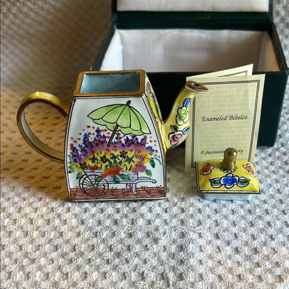 Vintage miniature Enamel bibelot Floral Teapot with Gold Accents - Picture 3 of 13